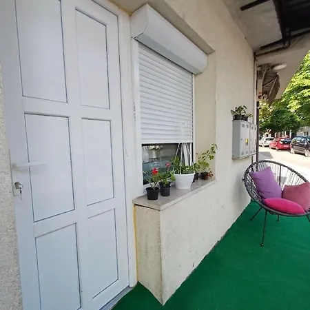 Tessnim Apartament *